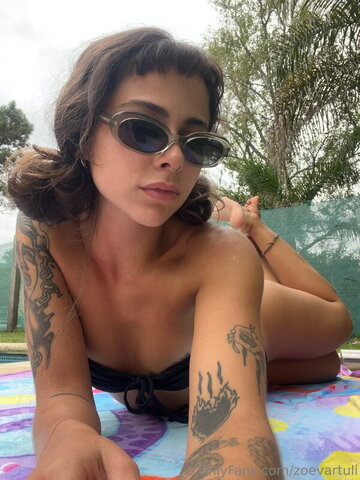 zoevartuli nude photo 4