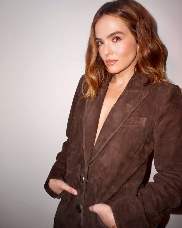 Zoey Deutch nude photo 2