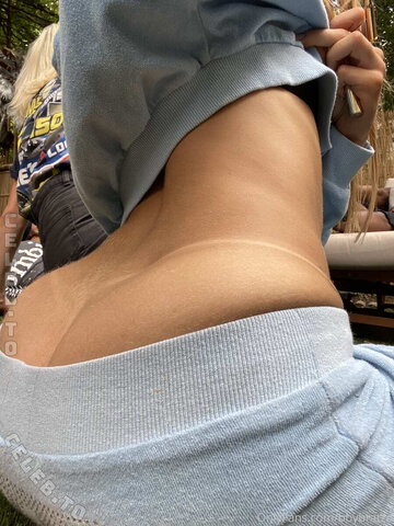 Zoey Luna – Baby blue 💦🥛🤍💙 Lazy sunday tiddies ☁️ 🛏 😴