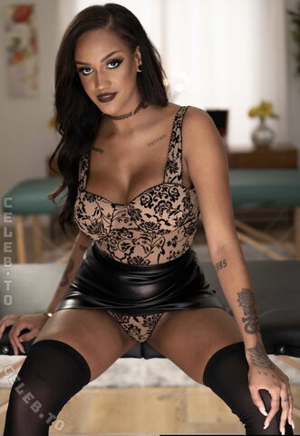 Zoey sinn nude photo 50