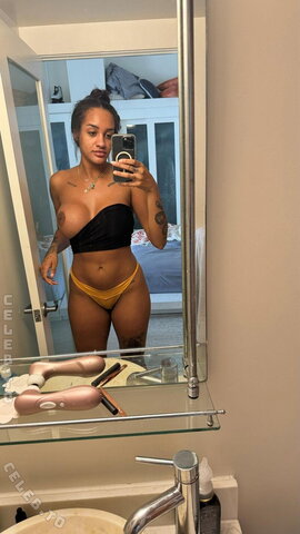 Zoey sinn nude photo 36