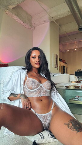 Zoey sinn nude photo 15