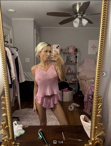 Zoie Burgher nude photo 1