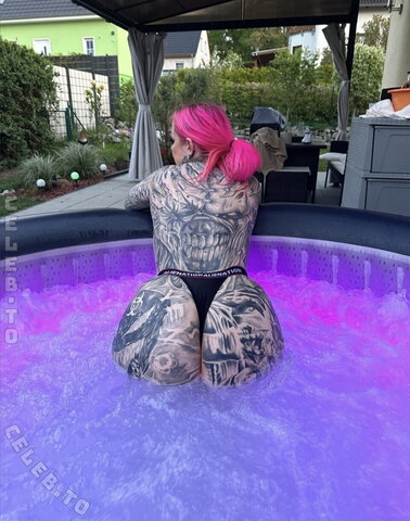 Zombieprinzessin nude photo 8