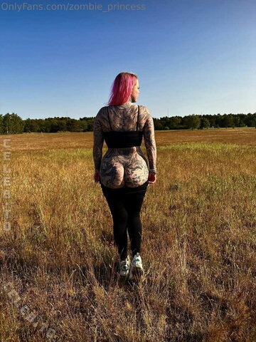 Zombieprinzessin nude photo 5