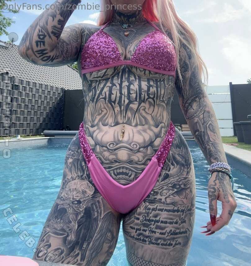 Zombieprinzessin nude photo 1