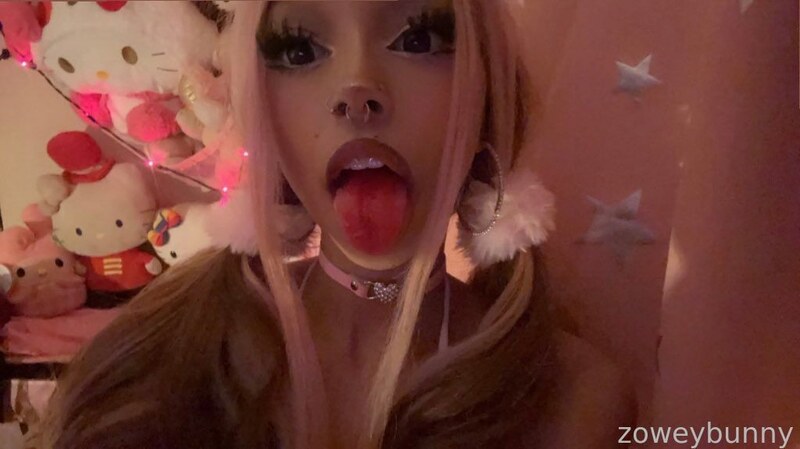 Zoweybunny nude photo 5