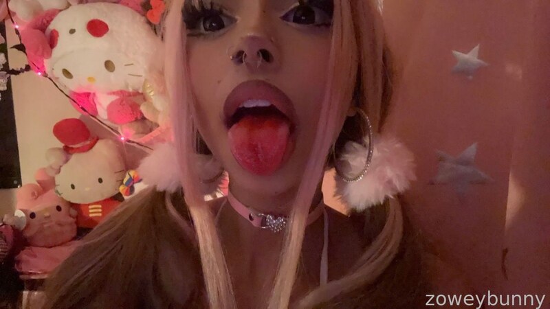 Zoweybunny nude photo 8