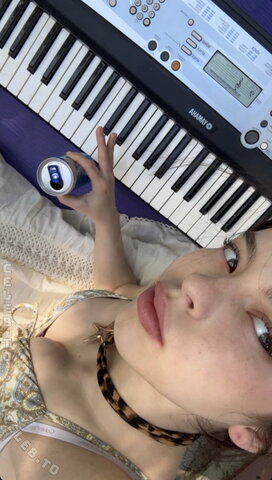 Zukunftslos – New Insta story and post 🍒