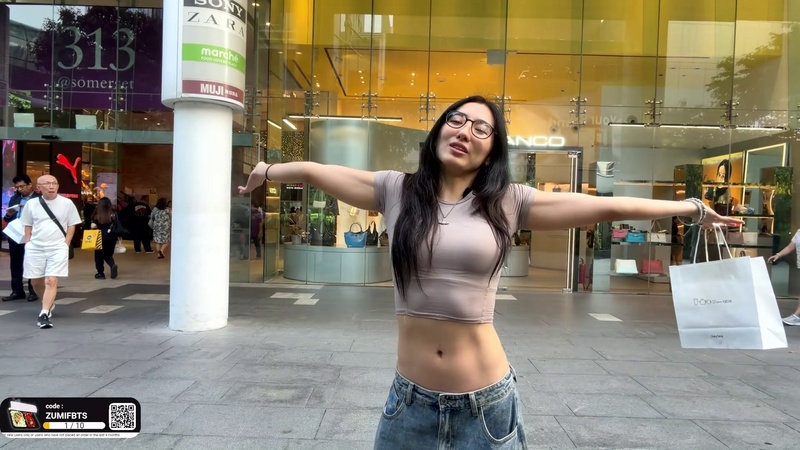 Zumi nude photo 2