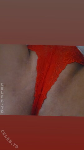 Zusje nude photo 2