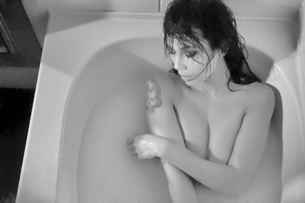 Naked Lexa Doig pictures. 