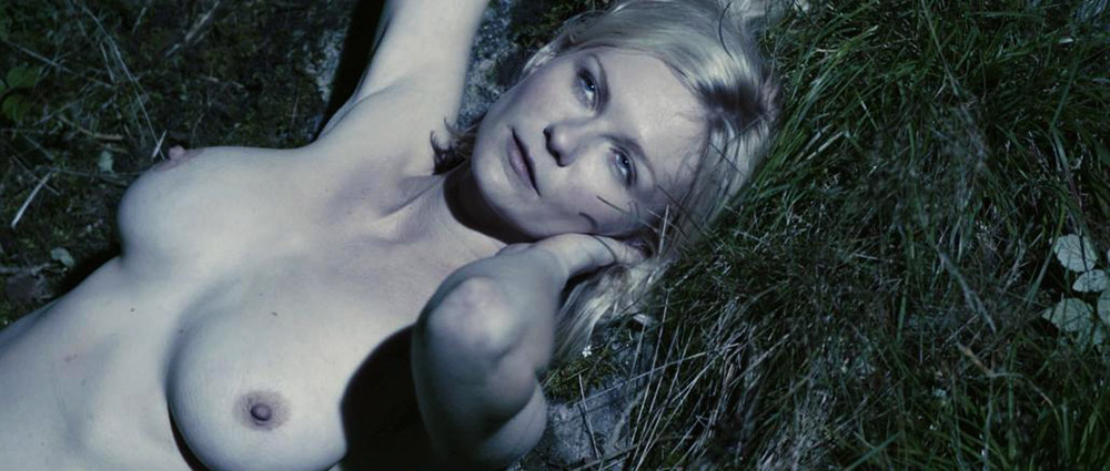 Kirsten Dunst naked boobs