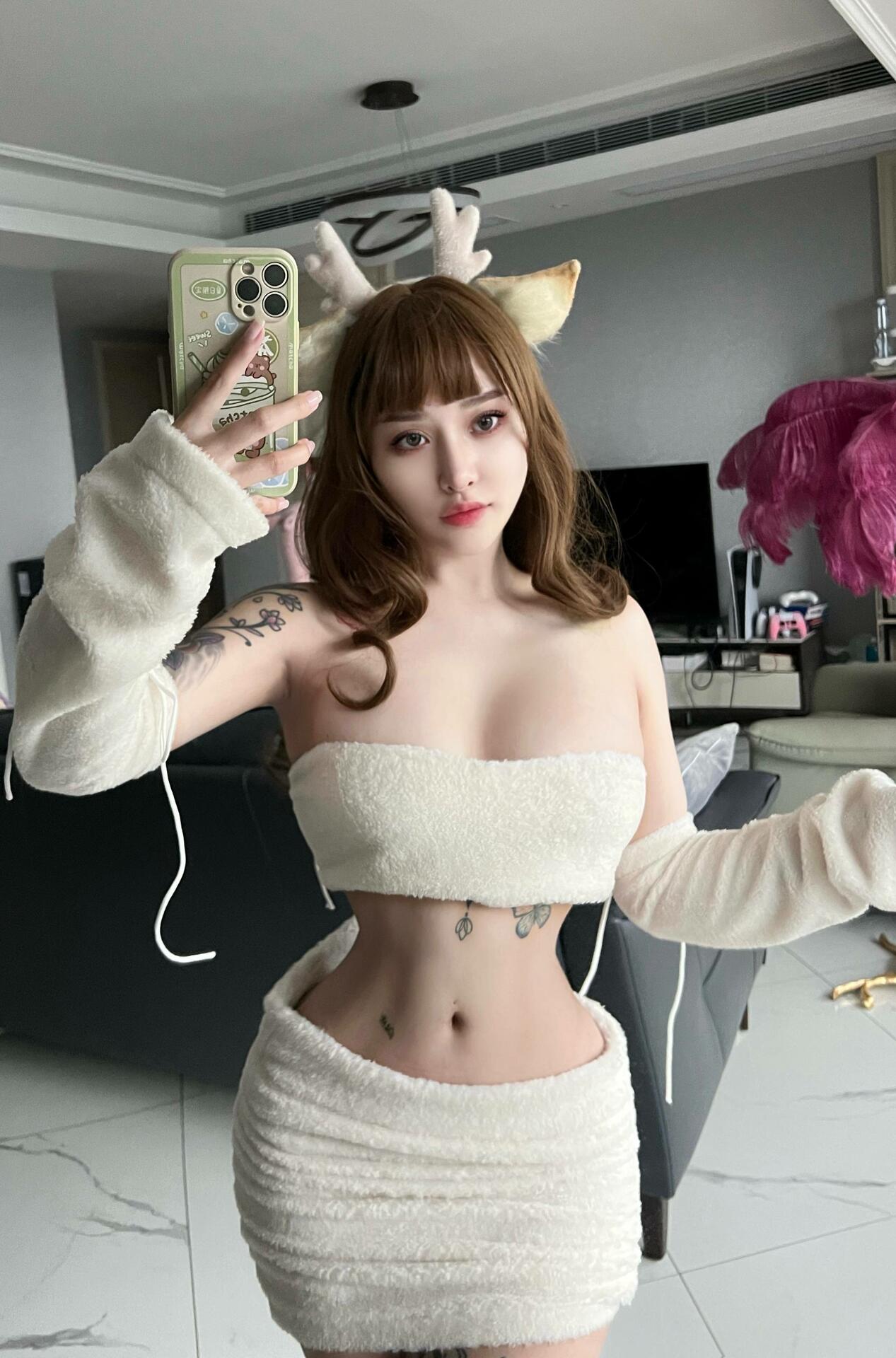 Hitomi Songyuxin / hitomi_official Nude OnlyFans Leaks 3