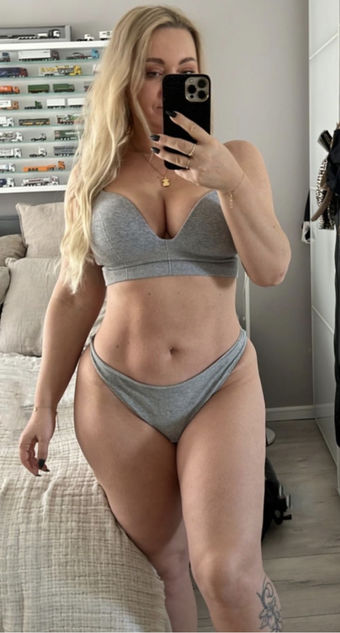 fitcurvyanna Nude Leaks OnlyFans Photo 9