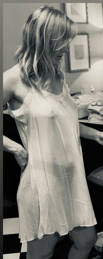 Kelli Garner Nude Leaks OnlyFans Photo 1
