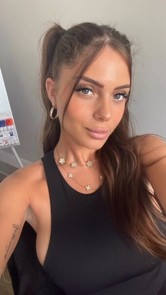 Bella_mnz Nude Leaks OnlyFans Photo 26