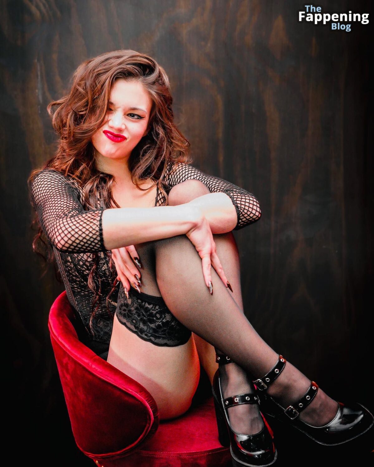 India Eisley Hot (3 Photos)