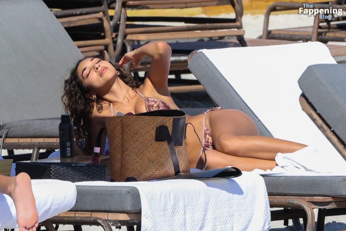 Chantel Jeffries Shows Off Her Sexy Bikini Body in Miami (34 Photos)