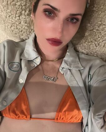 Zoe Lister Jones Nude Leaks OnlyFans Photo 32