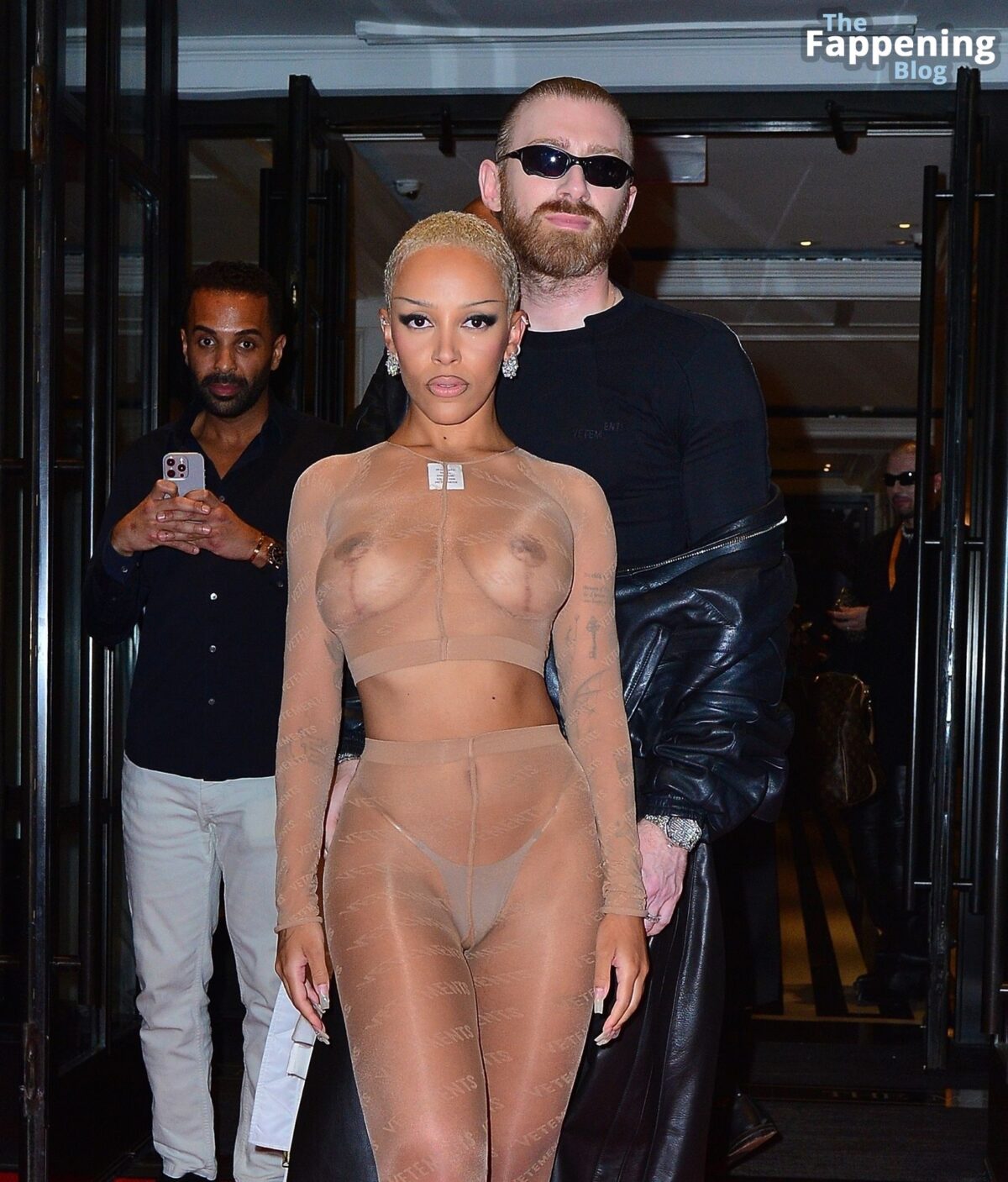 Doja Cat Shows Off Her Nude Boobs in New York (84 Photos)