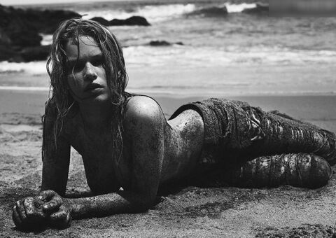 Anna Ewers Nude Leaks OnlyFans Photo 17