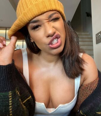 Candice Patton Nude Leaks OnlyFans Photo 11