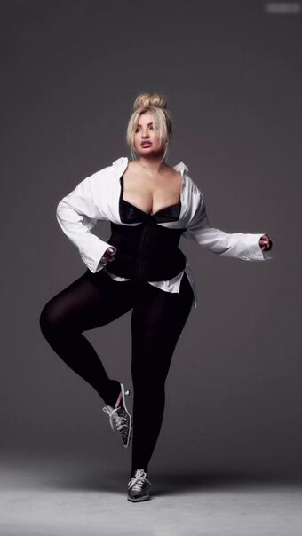 Sarina Nowak Nude Leaks OnlyFans Photo 51