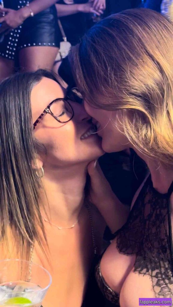 FlashingEmma Nude Onlyfans