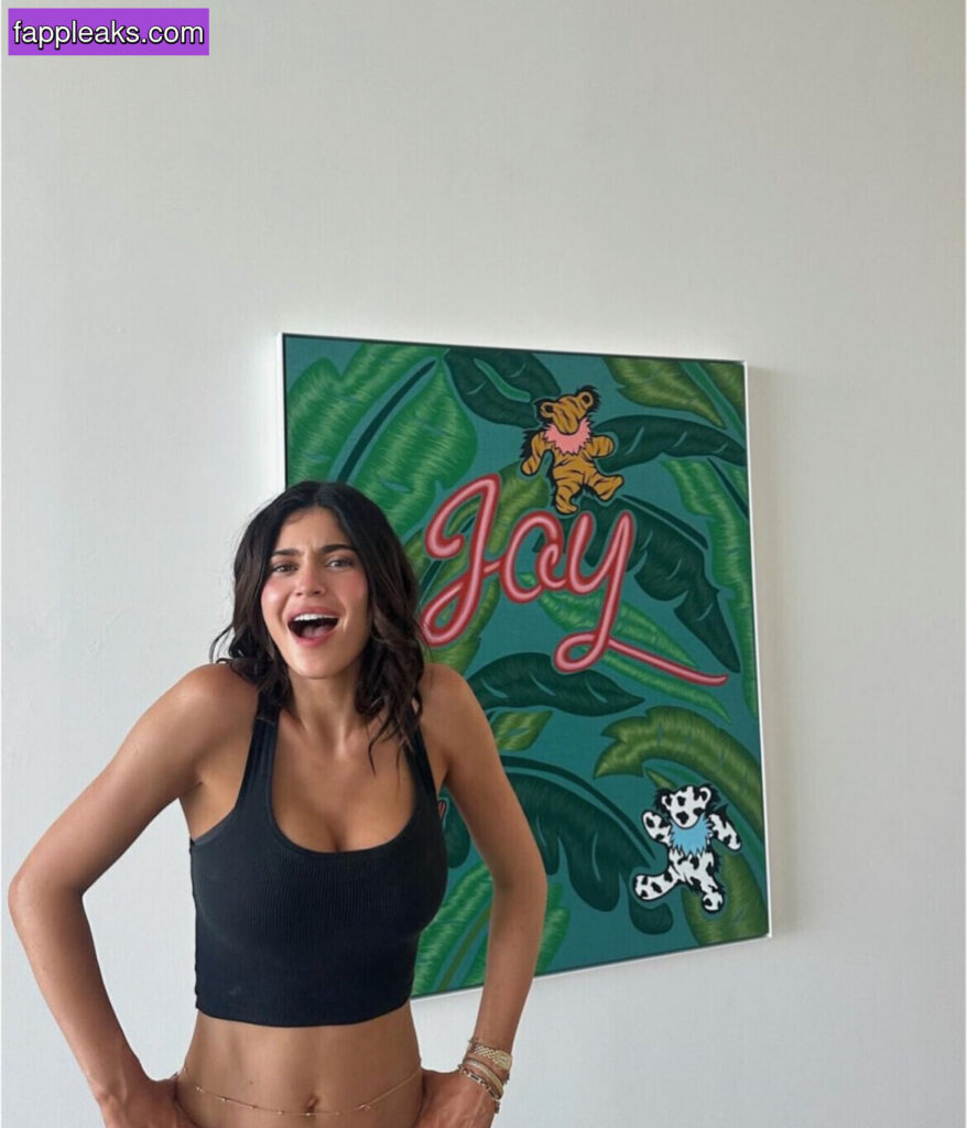 Kylie-Jenner_0003
