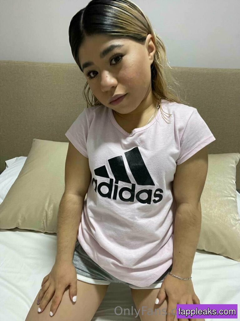 Yunuen-Yared-aka-Yunuy-aka-Kiwipeelz_0026
