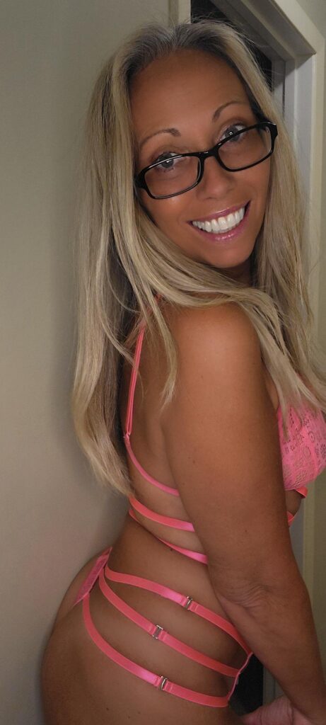 Unhappy-Peak2683 / Simply Lana – Nude Leaks