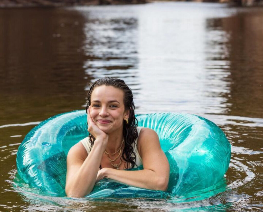 Celeb – Abbie Chatfield – Nude