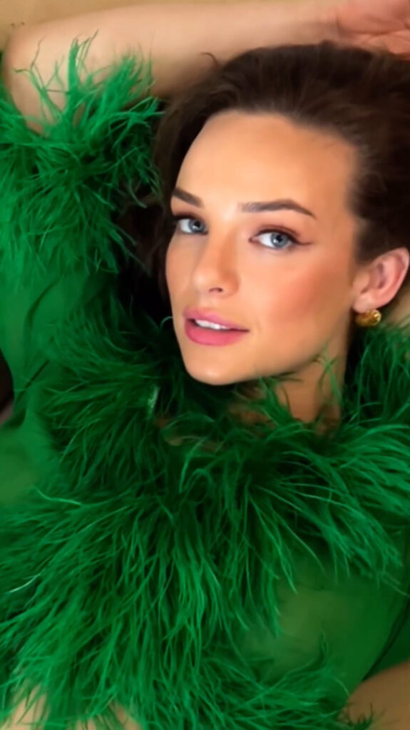 Celeb – Abbie Chatfield – Nude