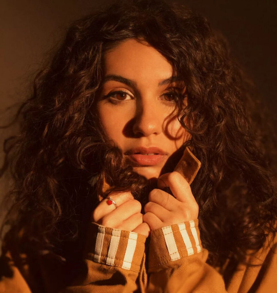 Celeb – Alessia Cara – Nude