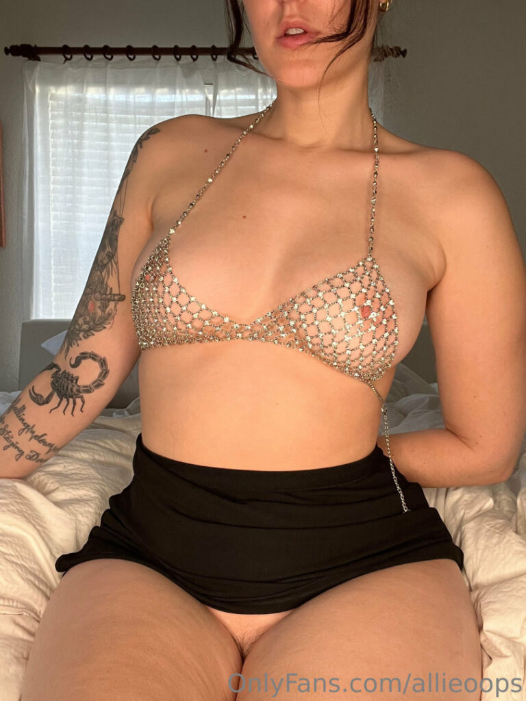 OnlyFans – Allie Oops aka Cummanifesto – Nude