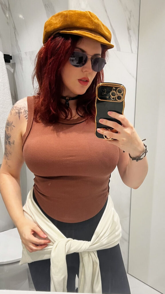 Celeb – T H I C C – Amber Lee Connors – Nude