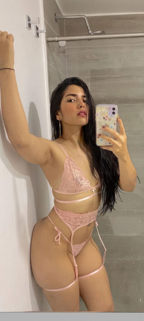 OnlyFans – T H I C C – Latina – Andrea Brown Vera – Nude