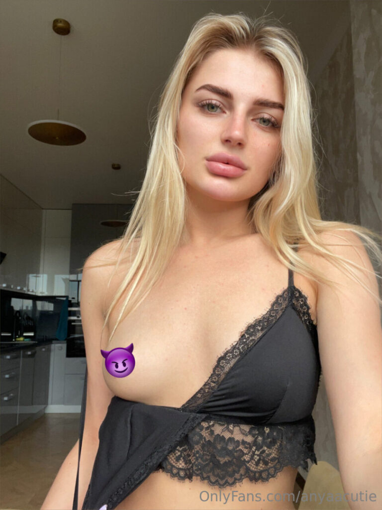 OnlyFans – AnyaStylish Anyaasweet Anniya anyaacutie Onlyfans blonde teen hoe – Nude