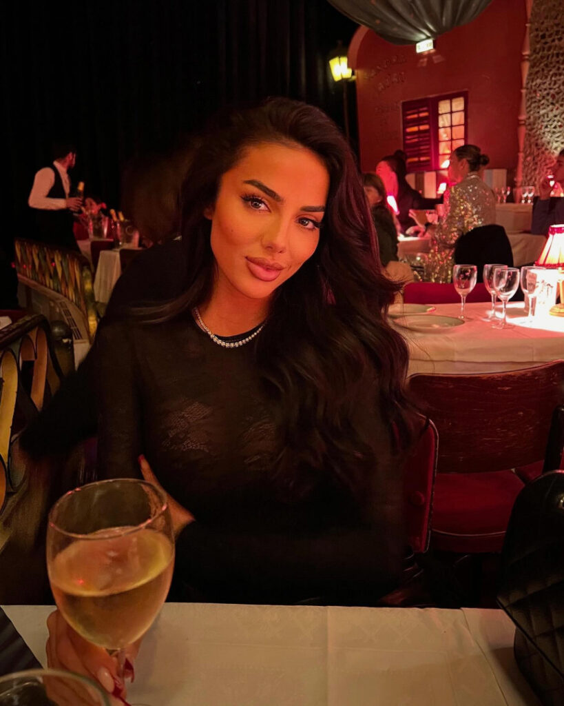 Instagram – Arianna Ajtar – Nude