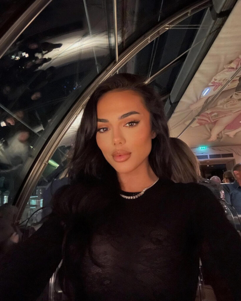 Instagram – Arianna Ajtar – Nude