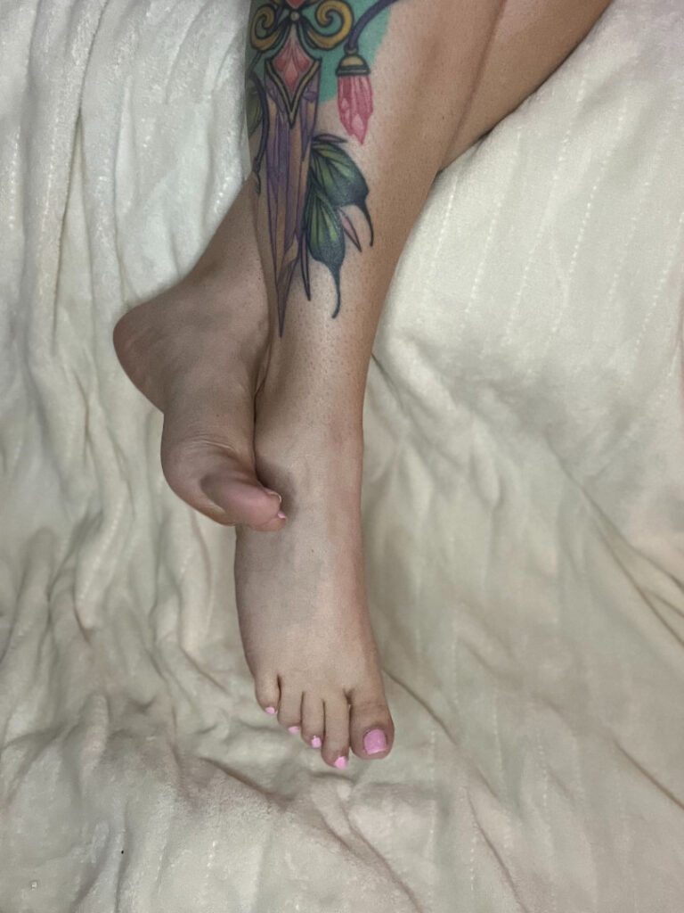 Twitch – Fansly – Feet – Ava Lamp – Nude