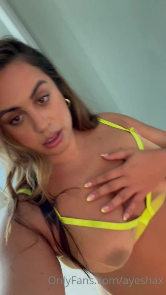 OnlyFans – T H I C C – Ayesha Perry Iqbal – Nude