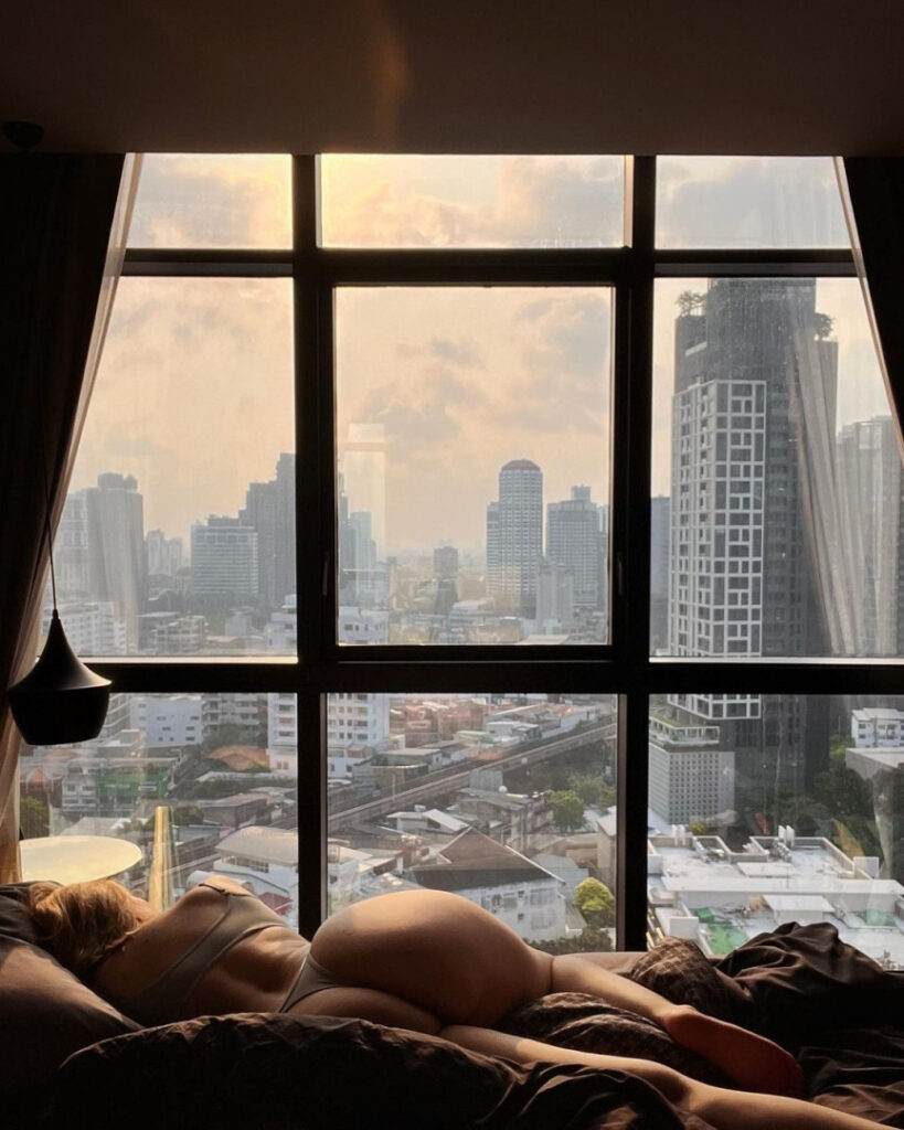 OnlyFans – barbiegotthicc – Nude