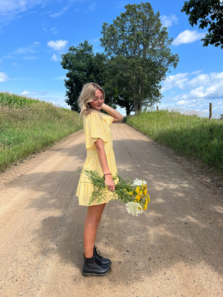 ASMR – Youtube – Beez ASMR – Nude