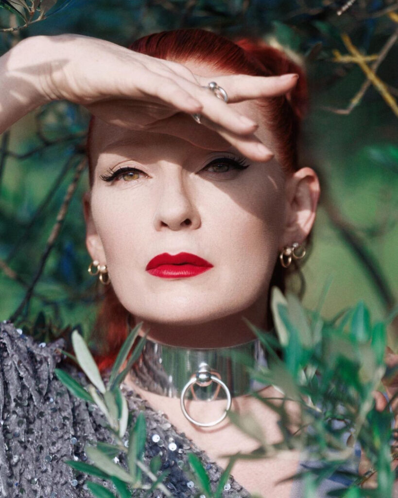 Instagram – Betony Vernon – Nude