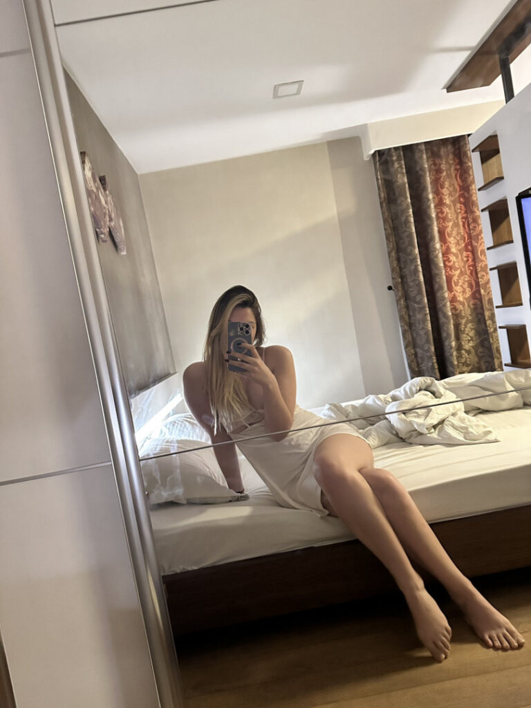 OnlyFans – Blonde Vhisky – Nude