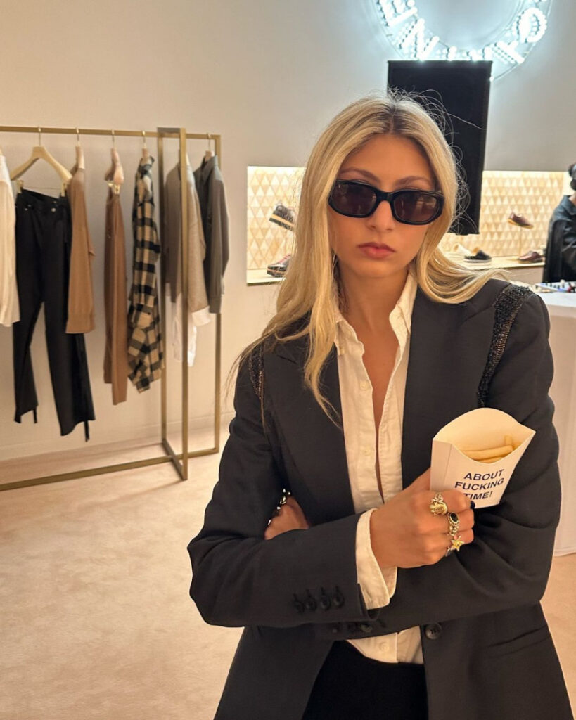 Celeb – Blu DeTiger – Nude