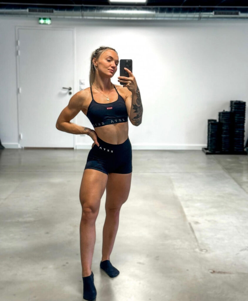 Instagram – Camille Joun – Nude