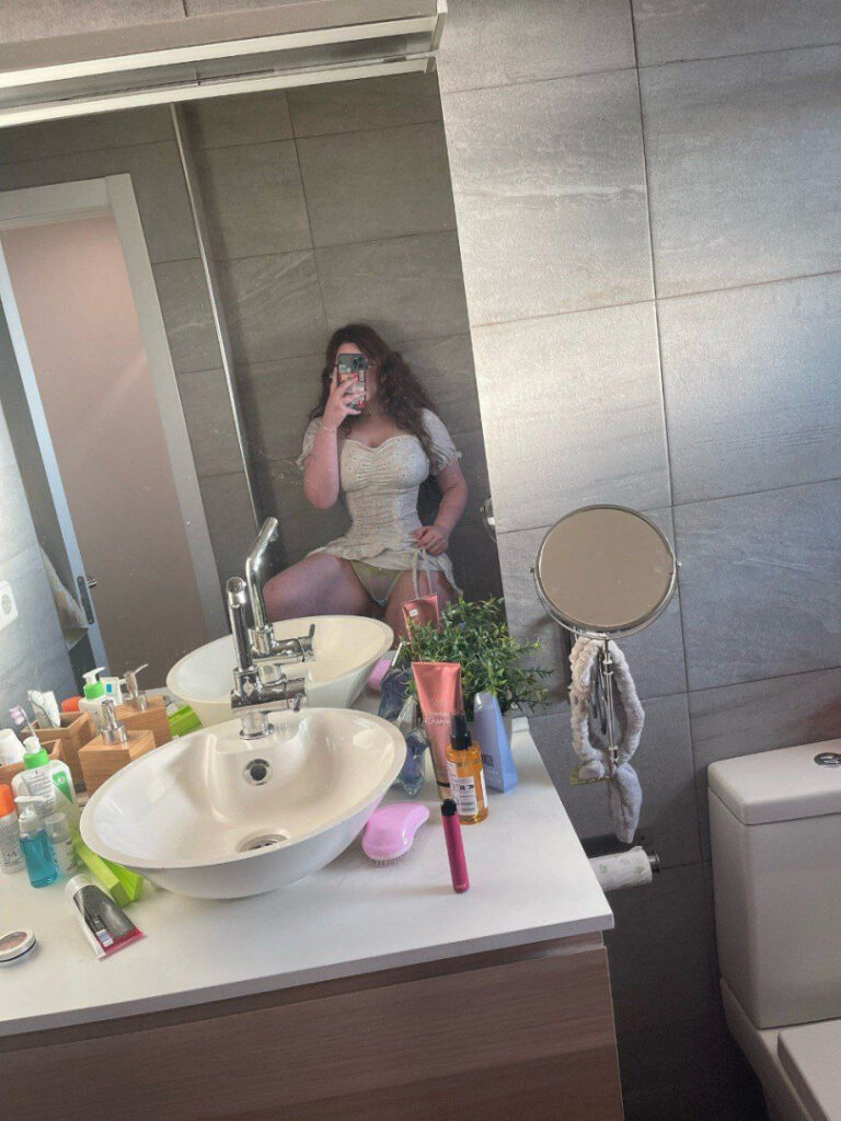 OnlyFans – T H I C C – Latina – Candyrobbs / Candyrobbs1 – Nude